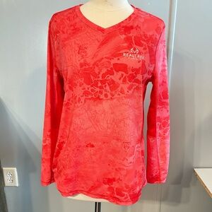 Realtree Salmon Pink Camo Fishing Long Sleeve Performance Shirt (Women's Large)